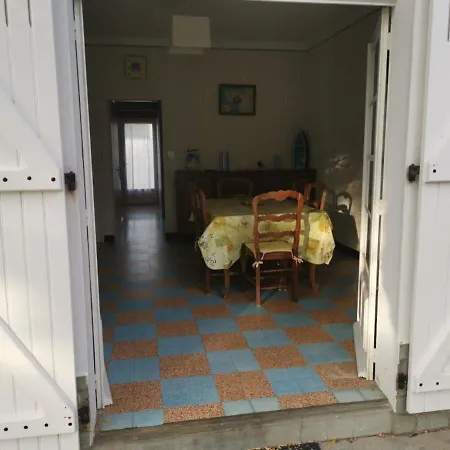 Holiday home Maison De A 200m De La Avec Jardin, Pour 5 Pers. A - Fr-1-540-181